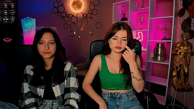 Snapshot of lau_ra_queen chatting on December 17, 2025, 8:59 pm lau ra queen online show from December 17, 2025, 8:59 pm