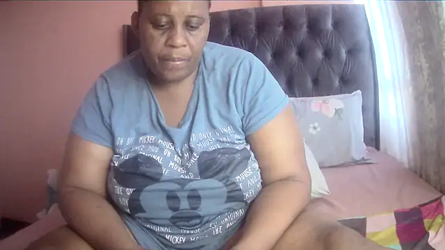 HUGEASSXXXXX online show from February 3, 2026, 5:16 am