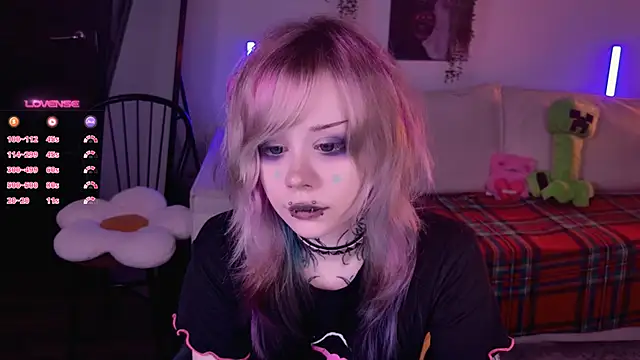 Lollyshy online show from November 30, 2025, 9:57 am