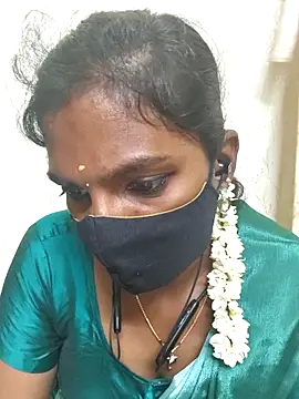 Snapshot of Honey_rosetamil chatting on April 16, 2026, 6:30 pm Honey rosetamil online show from April 16, 2026, 6:30 pm