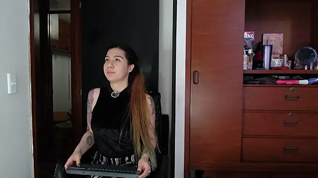 karlamoon23 online show from September 22, 2025, 10:34 pm