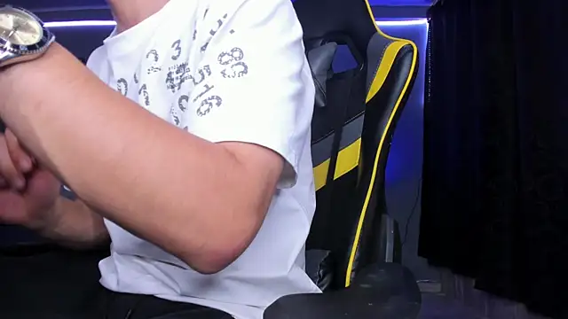 alexgiraldo   online show from October 5, 2025, 10:07 pm