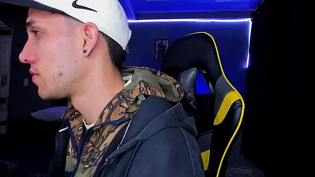 alexgiraldo   online show from October 14, 2025, 11:00 am