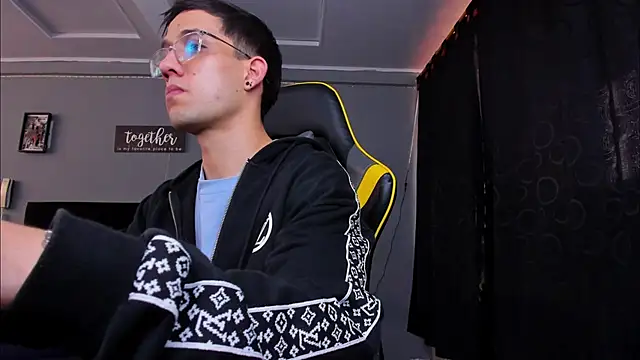 alexgiraldo   online show from October 25, 2025, 12:13 pm