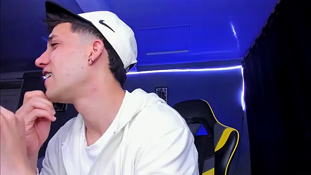 alexgiraldo   online show from November 6, 2025, 12:06 pm