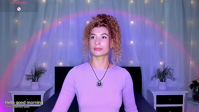 Snapshot of Evolet_Bee chatting on February 4, 2026, 12:11 pm Evolet Bee online show from February 4, 2026, 12:11 pm