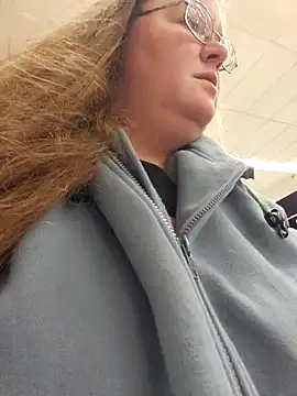 Snapshot of Love86Emily chatting on December 4, 2024, 1:53 pm Love86Emily online show from December 4, 2024, 1:53 pm