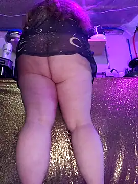 Snapshot of Love86Emily chatting on March 4, 2025, 8:27 pm Love86Emily online show from March 4, 2025, 8:27 pm