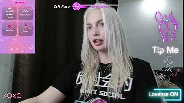 Snapshot of SpaceMarsi chatting on November 3, 2025, 9:05 pm SpaceMarsi online show from November 3, 2025, 9:05 pm