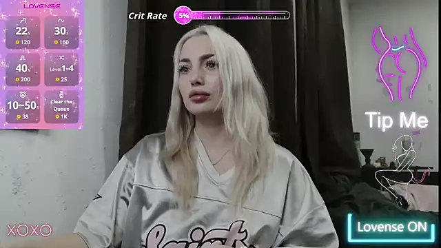 Snapshot of SpaceMarsi chatting on November 18, 2025, 10:14 pm SpaceMarsi online show from November 18, 2025, 10:14 pm