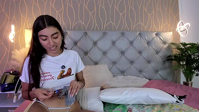 Naughty Couple83 online show from June 6, 2026, 7:07 pm