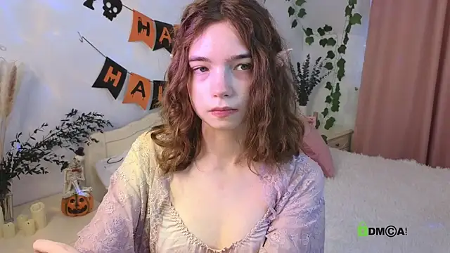 Snapshot of Evi_Brook chatting on October 22, 2025, 1:33 pm Evi Brook online show from October 22, 2025, 1:33 pm