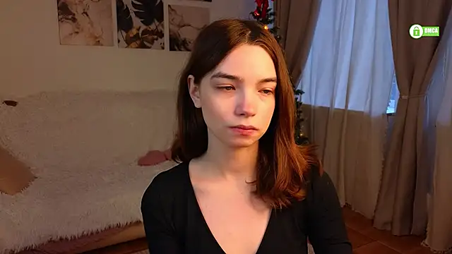 Snapshot of Evi_Brook chatting on December 15, 2025, 11:36 am Evi Brook online show from December 15, 2025, 11:36 am