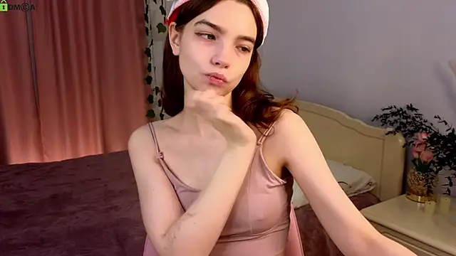 Snapshot of Evi_Brook chatting on December 23, 2025, 6:33 am Evi Brook online show from December 23, 2025, 6:33 am