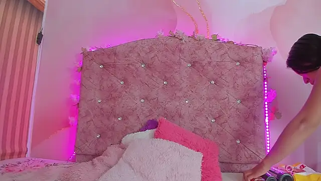 Mila grace  online show from January 7, 2026, 6:32 pm