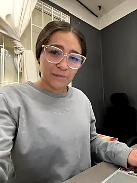 Snapshot of Alyha_Cortes chatting on January 17, 2026, 1:05 pm Alyha Cortes online show from January 17, 2026, 1:05 pm