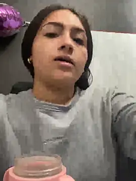 Snapshot of Alyha_Cortes chatting on February 10, 2026, 1:37 pm Alyha Cortes online show from February 10, 2026, 1:37 pm