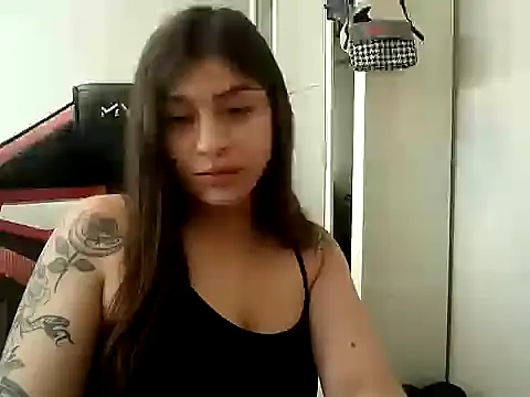 Snapshot of Becca_B chatting on November 14, 2025, 1:21 pm Becca B online show from November 14, 2025, 1:21 pm