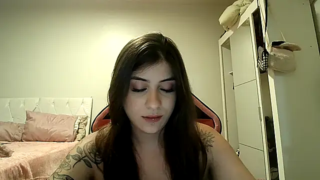 Snapshot of Becca_B chatting on December 17, 2025, 3:56 am Becca B online show from December 17, 2025, 3:56 am