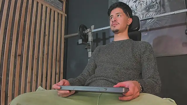 DimitriDeluxe online show from November 26, 2025, 7:37 pm