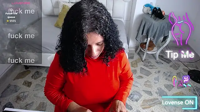 Snapshot of michel_rous_ chatting on April 21, 2026, 1:06 pm michel rous online show from April 21, 2026, 1:06 pm