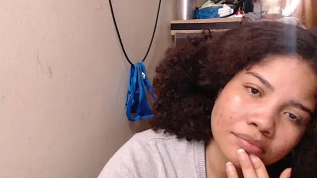 madelene online show from November 25, 2025, 2:44 am