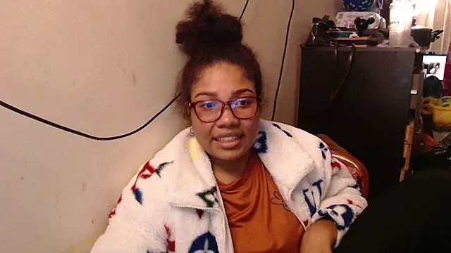 Snapshot of madelene chatting on March 4, 2026, 2:28 am madelene online show from March 4, 2026, 2:28 am