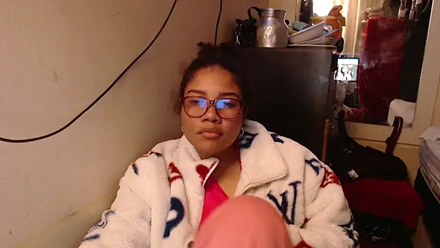 Snapshot of madelene chatting on March 6, 2026, 2:30 am madelene online show from March 6, 2026, 2:30 am