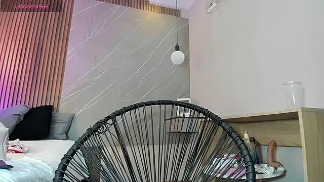 emma  rose1 online show from November 6, 2025, 2:12 am