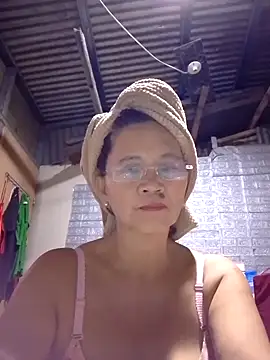 Snapshot of SexyHottMom chatting on September 9, 2025, 10:37 am SexyHottMom online show from September 9, 2025, 10:37 am