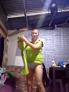 Snapshot of SexyHottMom chatting on October 3, 2025, 5:59 am SexyHottMom online show from October 3, 2025, 5:59 am