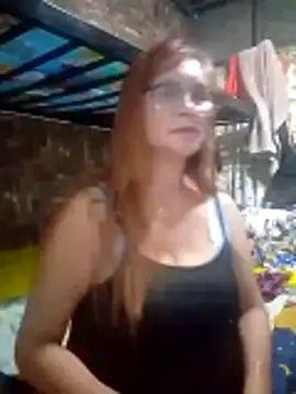 Snapshot of SexyHottMom chatting on April 16, 2026, 9:39 pm SexyHottMom online show from April 16, 2026, 9:39 pm