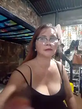 Snapshot of SexyHottMom chatting on April 18, 2026, 12:20 pm SexyHottMom online show from April 18, 2026, 12:20 pm