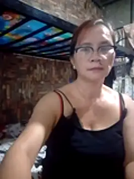 Snapshot of SexyHottMom chatting on April 22, 2026, 9:49 pm SexyHottMom online show from April 22, 2026, 9:49 pm