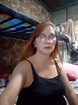 Snapshot of SexyHottMom chatting on April 23, 2026, 12:29 pm SexyHottMom online show from April 23, 2026, 12:29 pm
