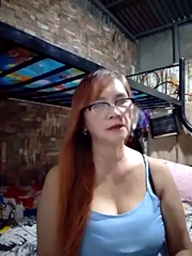 Snapshot of SexyHottMom chatting on April 25, 2026, 1:36 pm SexyHottMom online show from April 25, 2026, 1:36 pm