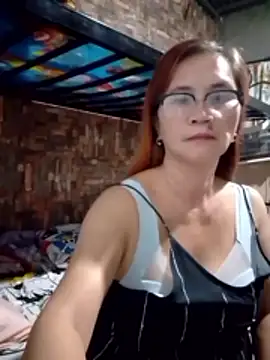 Snapshot of SexyHottMom chatting on April 26, 2026, 9:23 pm SexyHottMom online show from April 26, 2026, 9:23 pm