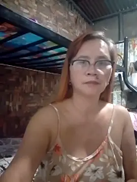 Snapshot of SexyHottMom chatting on April 28, 2026, 8:14 pm SexyHottMom online show from April 28, 2026, 8:14 pm