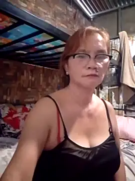 Snapshot of SexyHottMom chatting on May 6, 2026, 12:41 am SexyHottMom online show from May 6, 2026, 12:41 am