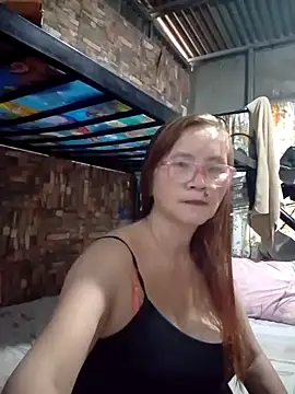 Snapshot of SexyHottMom chatting on May 13, 2026, 1:03 am SexyHottMom online show from May 13, 2026, 1:03 am