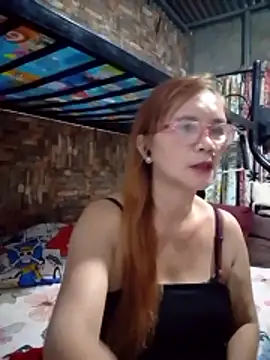 Snapshot of SexyHottMom chatting on May 14, 2026, 12:01 pm SexyHottMom online show from May 14, 2026, 12:01 pm