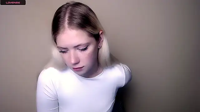 Snapshot of AliceHotty_ chatting on September 11, 2025, 6:13 am AliceHotty online show from September 11, 2025, 6:13 am