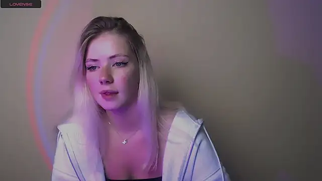 Snapshot of AliceHotty_ chatting on September 23, 2025, 12:30 pm AliceHotty online show from September 23, 2025, 12:30 pm