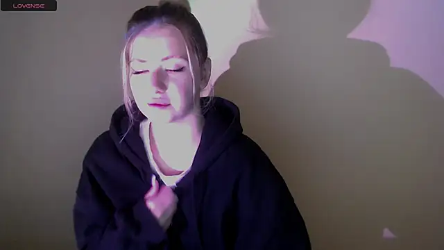 Snapshot of AliceHotty_ chatting on September 26, 2025, 6:39 am AliceHotty online show from September 26, 2025, 6:39 am