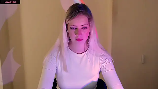 Snapshot of AliceHotty_ chatting on September 27, 2025, 9:47 am AliceHotty online show from September 27, 2025, 9:47 am