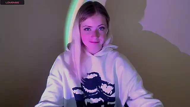 Snapshot of AliceHotty_ chatting on September 29, 2025, 12:43 pm AliceHotty online show from September 29, 2025, 12:43 pm