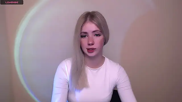 Snapshot of AliceHotty_ chatting on October 17, 2025, 12:19 pm AliceHotty online show from October 17, 2025, 12:19 pm