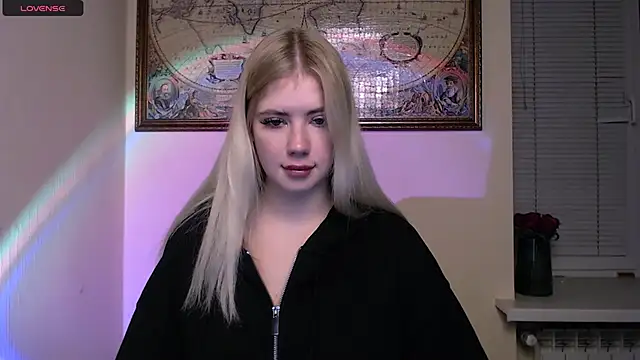 Snapshot of AliceHotty_ chatting on November 3, 2025, 7:42 am AliceHotty online show from November 3, 2025, 7:42 am