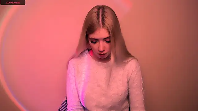 Snapshot of AliceHotty_ chatting on November 10, 2025, 7:51 am AliceHotty online show from November 10, 2025, 7:51 am