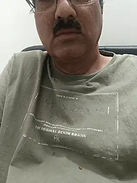 moonflower25 online show from March 11, 2026, 1:39 pm